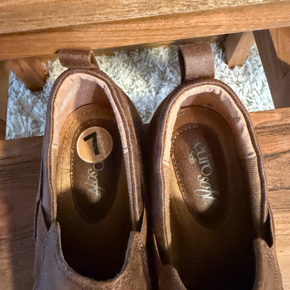 Comfortable Heeled Boots - Picture 8 of 8